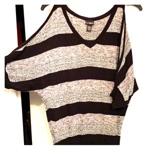 Open shoulder daytrip blouse